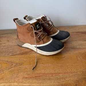 Sorel out n' about size 11 Tan Leather and black boots, Winter rain boots, water